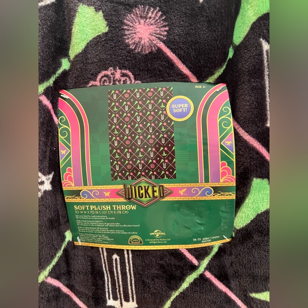 Wicked Musical Soft Plush Throw Blanket – 50” x 70” – Super Soft - Picture 3 of 7